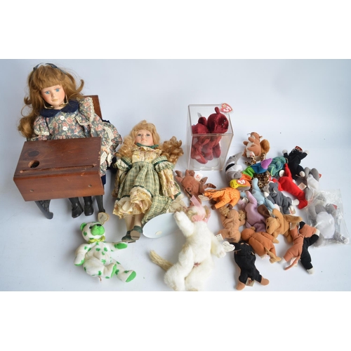 477 - Collection of young child's toys to include Sylvanian Families (narrow boat, bus, Post Office and ac... 