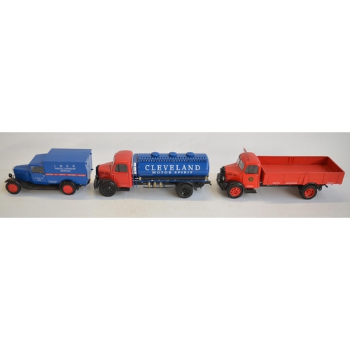 161 - Three well built plastic 1/24 scale model vehicle kits to include 2 classic Bedford trucks and an LN... 