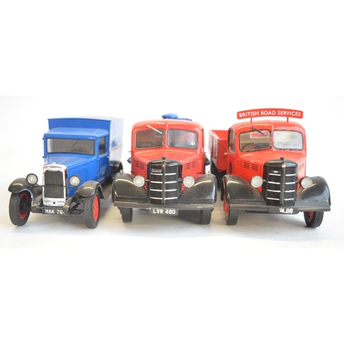 161 - Three well built plastic 1/24 scale model vehicle kits to include 2 classic Bedford trucks and an LN... 