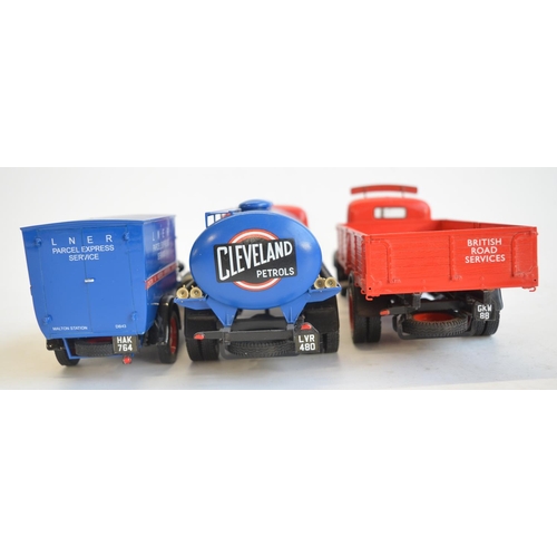 161 - Three well built plastic 1/24 scale model vehicle kits to include 2 classic Bedford trucks and an LN... 