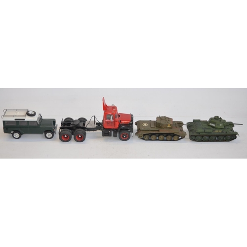 162 - Four well built plastic model kits - 1/24 scale American Mack truck cab unit and long wheel base Lan... 