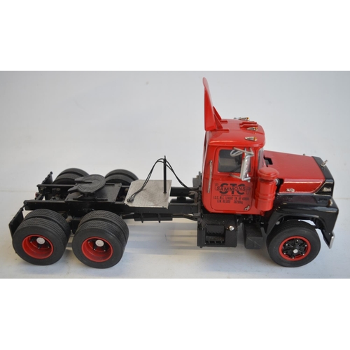 162 - Four well built plastic model kits - 1/24 scale American Mack truck cab unit and long wheel base Lan... 