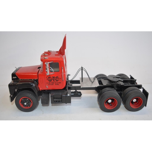 162 - Four well built plastic model kits - 1/24 scale American Mack truck cab unit and long wheel base Lan... 