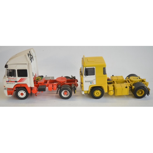 164 - Two well built and detailed 1/24 scale truck cab unit plastic models kits to include sympathetically... 