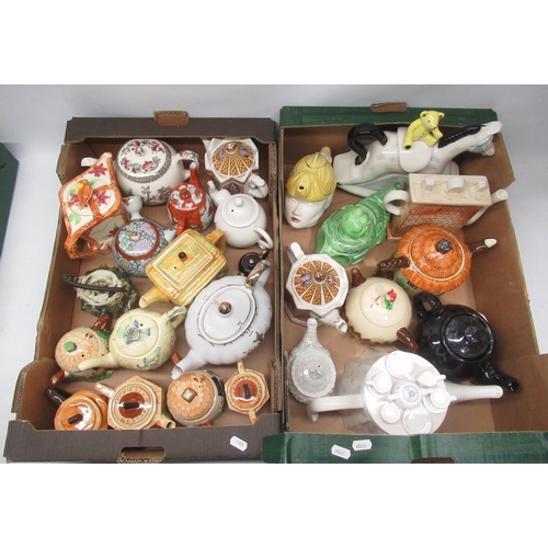 259 - Collection of ceramics incl. novelty teapots, Old Country Roses wall clock, Royal Doulton figure 'Ga... 