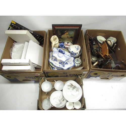 386 - Various collectables incl. Bradford Exchange collectors plates, Royal Doulton character jugs, novelt... 