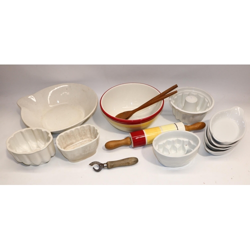 409 - Group of kitchenalia incl. jelly moulds, Gray's Pottery mixing bowl with matching rolling pin, etc. ... 