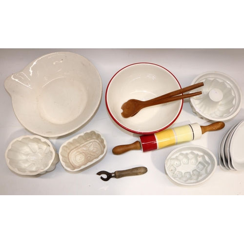 409 - Group of kitchenalia incl. jelly moulds, Gray's Pottery mixing bowl with matching rolling pin, etc. ... 