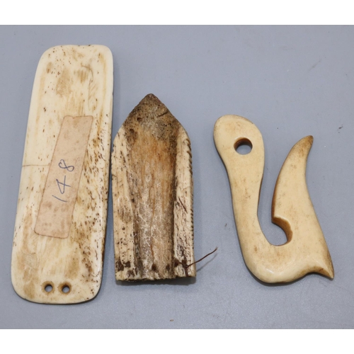 187 - Group of South East Asian or Pacific Islands carved bone items, incl. a fish hook (3)