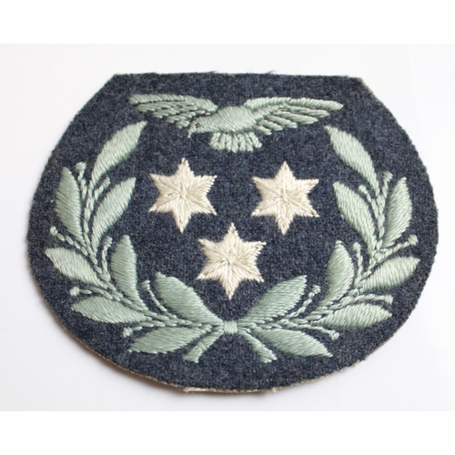 556 - Collection of cloth badges. Pair of R.A.F. Aircrew Rank badges, R.C.A.F. Air Gunner Wing, R.A.F. Air... 