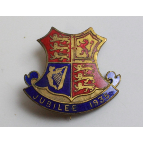 557 - Large collection of badges, some enamel, military and civilian. Royal Artillery, Yorkshire War Worke... 