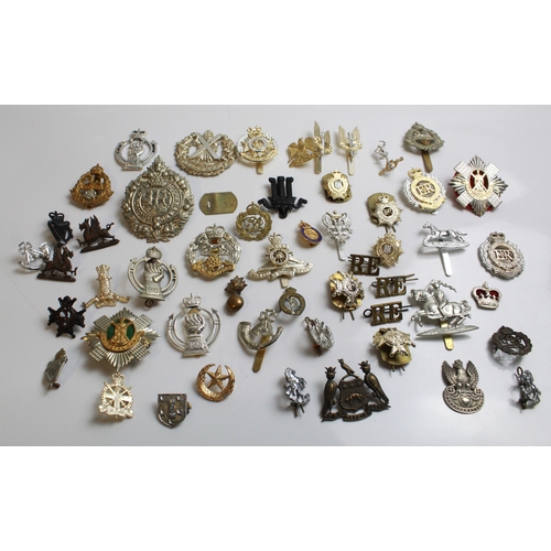 558 - Large collection of Stay bright badges and cap badges, Agyll and Sutherland, Yorkshire Reg', S.A.S. ... 