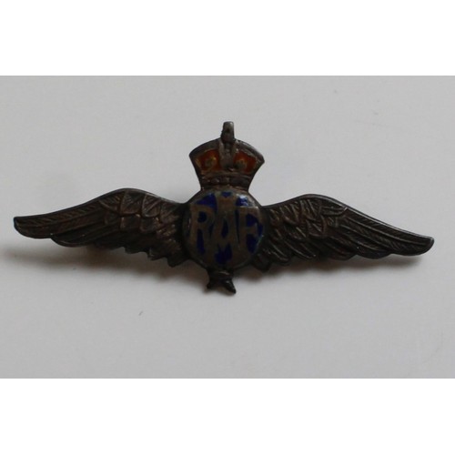 552 - 15ct gold RAF sweetheart brooch and a silver and enamel RAF sweetheart brooch