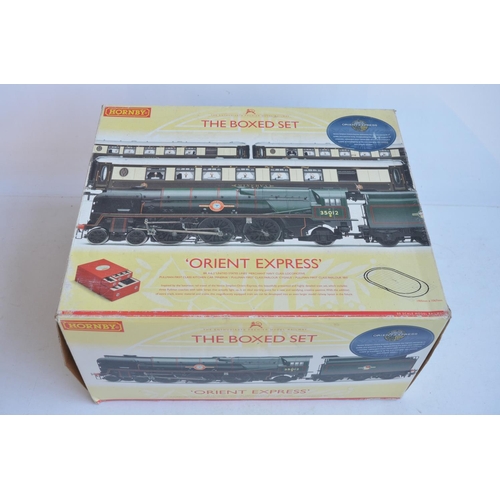 274 - Hornby OO gauge Orient Express Boxed Set with BR 4-6-2 United States Lines Merchant Navy Class Locom... 