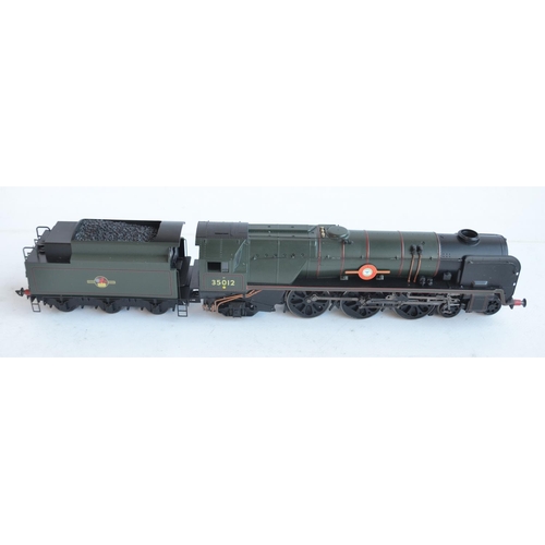 274 - Hornby OO gauge Orient Express Boxed Set with BR 4-6-2 United States Lines Merchant Navy Class Locom... 