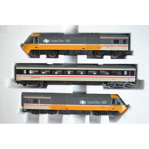 282 - Hornby OO gauge R401 Inter-City 125 Train Pack Executive Livery (models excellent, box good) and Vir... 