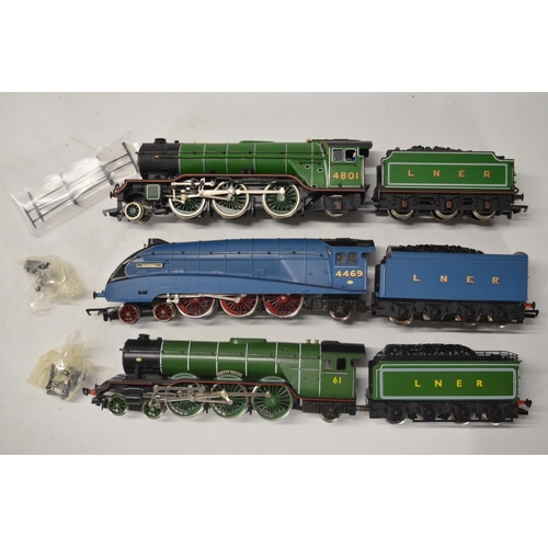 293 - Six OO gauge electric steam train models to include Bachmann 31-555 LNER green Class V2 4801 (not ru... 