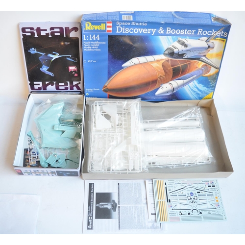 332 - Collection of model kits to include Linberg 1/125 scale Blue Devil Destroyer (suitable for RC), 1/72... 