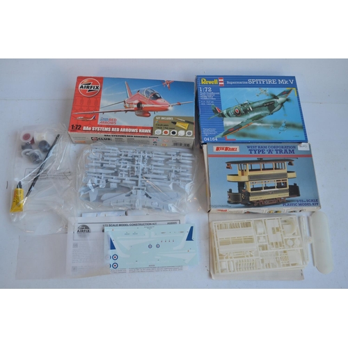 332 - Collection of model kits to include Linberg 1/125 scale Blue Devil Destroyer (suitable for RC), 1/72... 