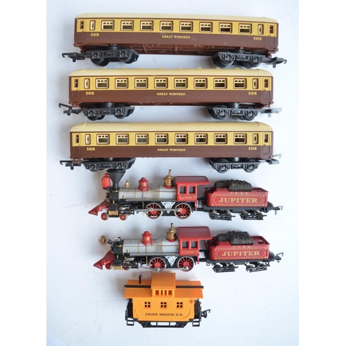 297 - Collection of mostly boxed HO gauge (1/87 scale) electric train models and coaches to include 2x Bac... 