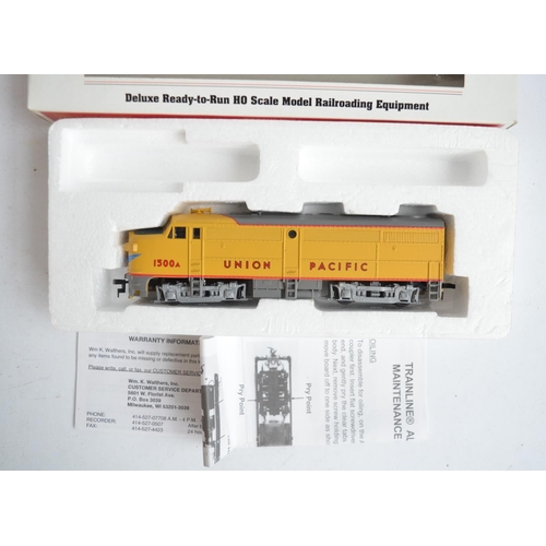 297 - Collection of mostly boxed HO gauge (1/87 scale) electric train models and coaches to include 2x Bac... 