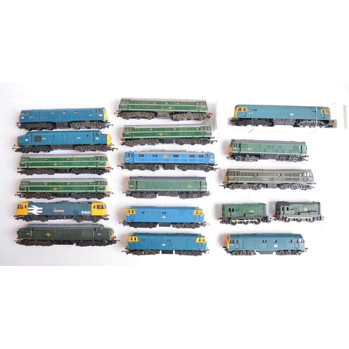 299 - Collection of previously used OO gauge electric diesel train models from include Hornby, Triang and ... 