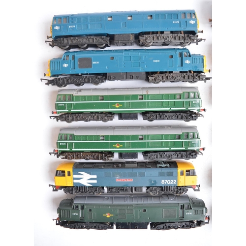 299 - Collection of previously used OO gauge electric diesel train models from include Hornby, Triang and ... 