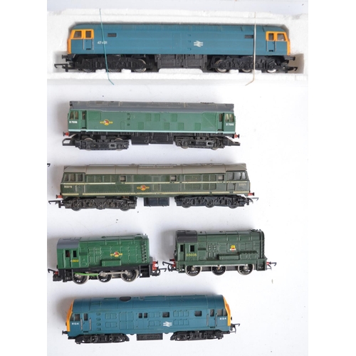 299 - Collection of previously used OO gauge electric diesel train models from include Hornby, Triang and ... 