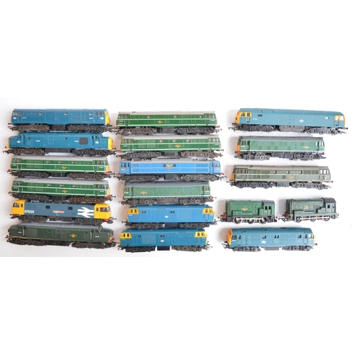 299 - Collection of previously used OO gauge electric diesel train models from include Hornby, Triang and ... 