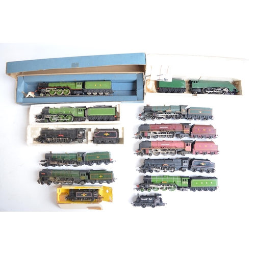 300 - Collection of previously used OO gauge electric steam train models from Triang. All A/F, condition v... 