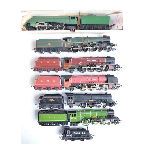 300 - Collection of previously used OO gauge electric steam train models from Triang. All A/F, condition v... 