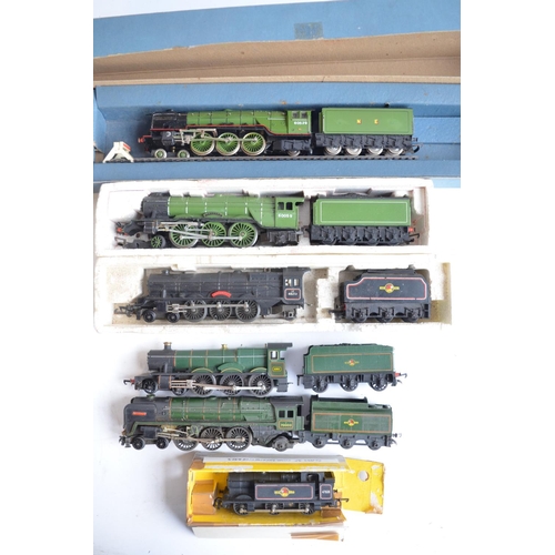 300 - Collection of previously used OO gauge electric steam train models from Triang. All A/F, condition v... 