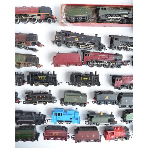 301 - Collection of previously used mostly OO gauge Triang electric steam train models and spare tenders. ... 