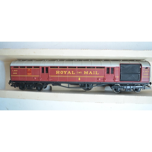 302 - Collection of boxed OO gauge railway passenger and mail coaches to include Hornby, Triang Airfix and... 