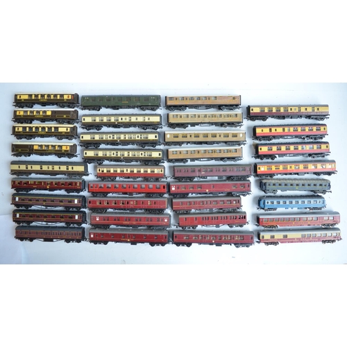 303 - Thirty Five OO/HO gauge railway passenger coaches to include Lima, Jouef, Hornby, TTR and Triang, al... 