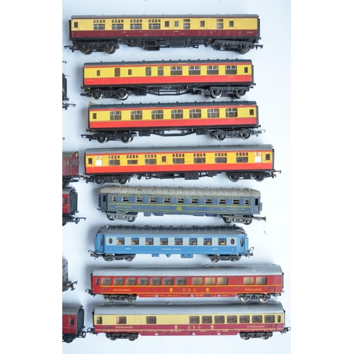 303 - Thirty Five OO/HO gauge railway passenger coaches to include Lima, Jouef, Hornby, TTR and Triang, al... 