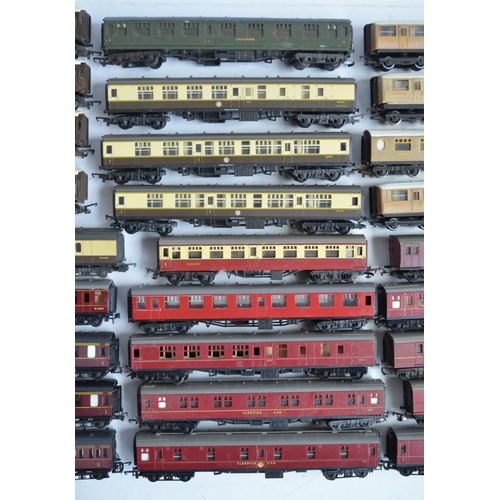 303 - Thirty Five OO/HO gauge railway passenger coaches to include Lima, Jouef, Hornby, TTR and Triang, al... 