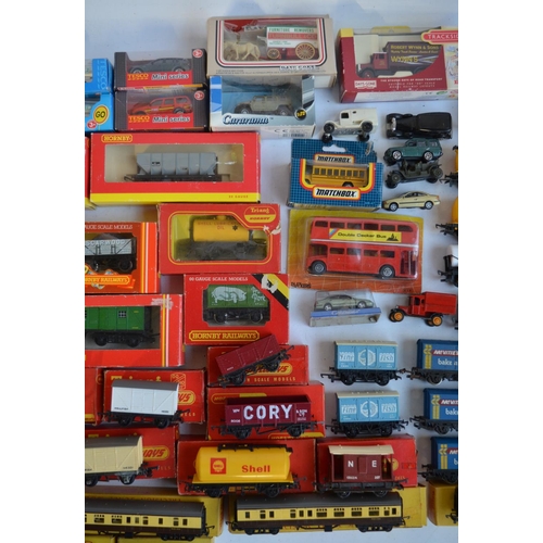 305 - Collection of boxed and unboxed OO gauge rolling stock to include Hornby R6473 Triple Mineral Wagon ... 