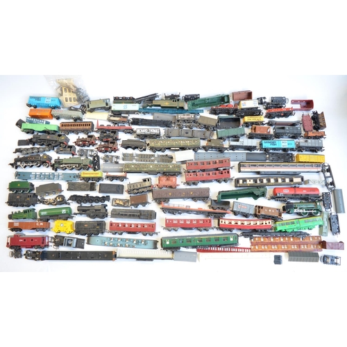 310 - Extensive collection of OO/HO gauge railway model locos (all spares/repairs to include complete engi... 