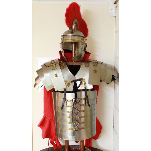 609 - Full suit of Roman Centurion armour, helmet with plumage, Lorica Segmentata, Balteus, Baltea, Tunica... 