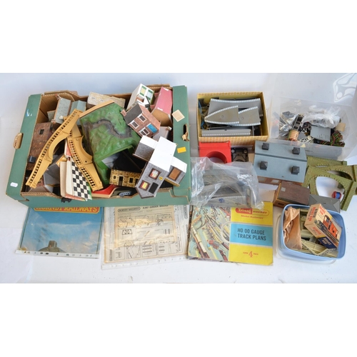 312 - Extensive collection of OO/HO gauge model railway scenic accessories to include unbuilt card buildin... 