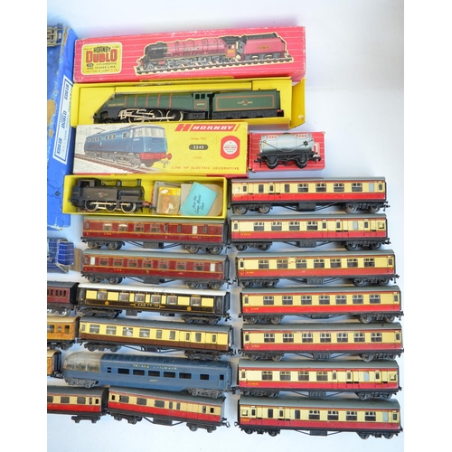 313 - Collection of mostly Hornby Dublo 2 and 3 rail locos, passenger coaches, rolling stock, track etc, m... 