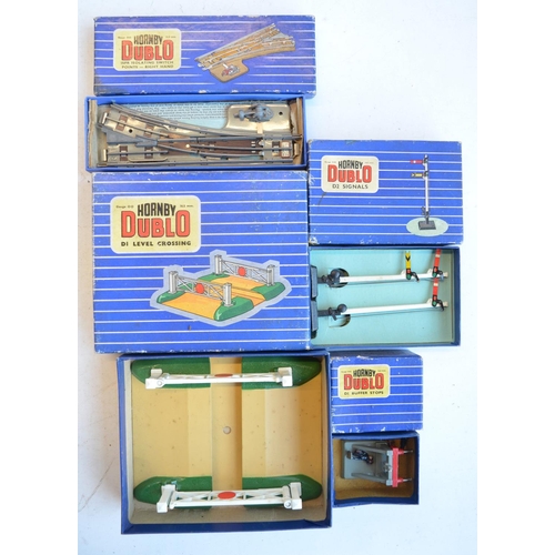 313 - Collection of mostly Hornby Dublo 2 and 3 rail locos, passenger coaches, rolling stock, track etc, m... 