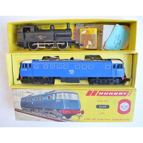 313 - Collection of mostly Hornby Dublo 2 and 3 rail locos, passenger coaches, rolling stock, track etc, m... 