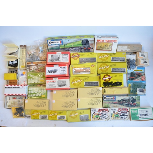 316 - Collection of mostly unbuilt OO, O and TT gauge railway related model kits, mostly plastic but also ... 