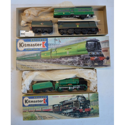 316 - Collection of mostly unbuilt OO, O and TT gauge railway related model kits, mostly plastic but also ... 