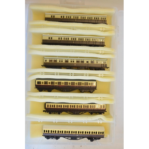 319 - Collection of N gauge railway models to include Fleischmann boxed set 9396 Start Set and Graham Fari... 