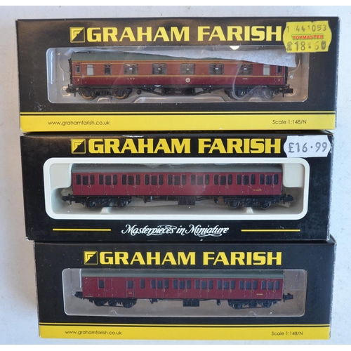 326 - Twenty two boxed N gauge railway coaches from Graham Farish and Wrenn. Contents very good to mint