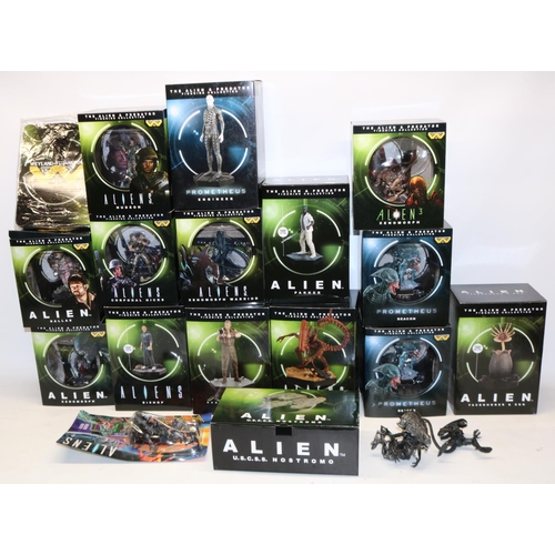 339 - Collection of Alien franchise collectable figures, incl. two loose figures, a carded Kenner 1992 Ali... 