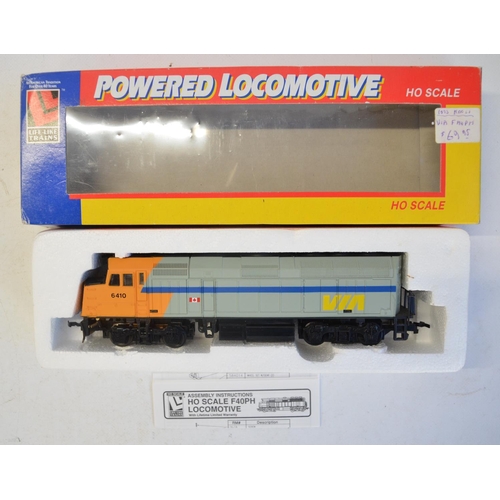 297 - Collection of mostly boxed HO gauge (1/87 scale) electric train models and coaches to include 2x Bac... 